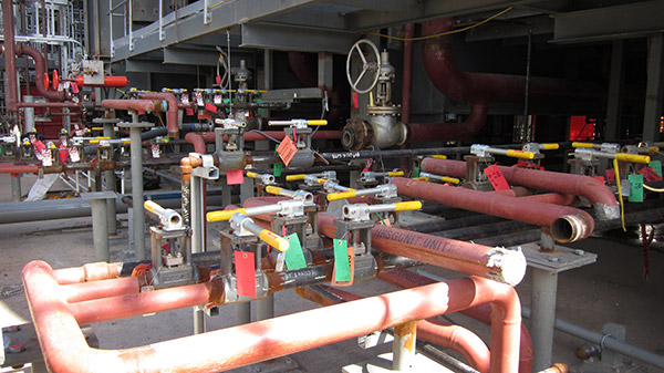 Muchas válvulas iRSVP de MOGAS en aplicaciones de drenajes HRSG en la planta de energía.